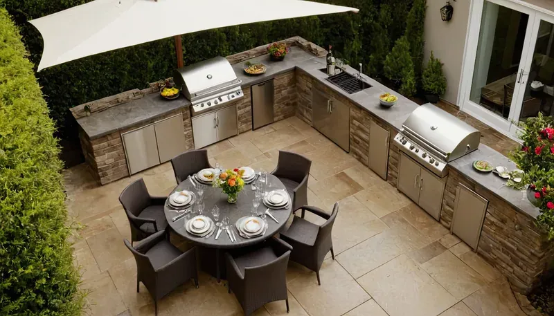 L-shape outdoor kitchen with stone veneer