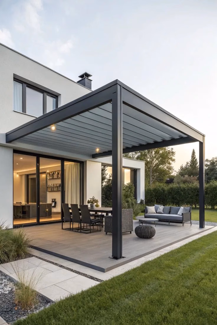 Louvered motorized pergola roof
