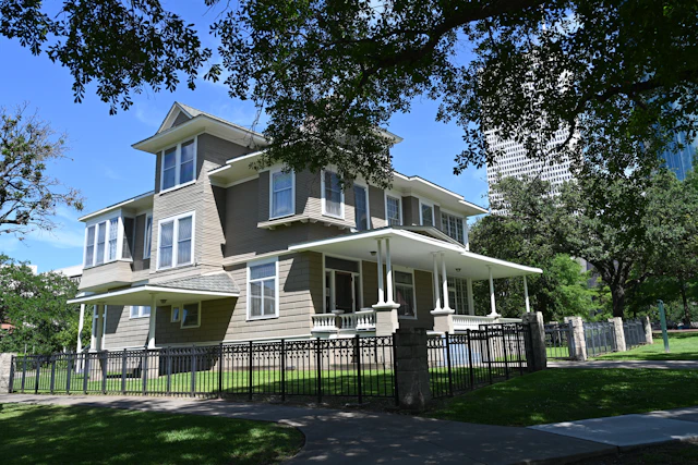 Large-lot rural-edge home in Tomball, Texas